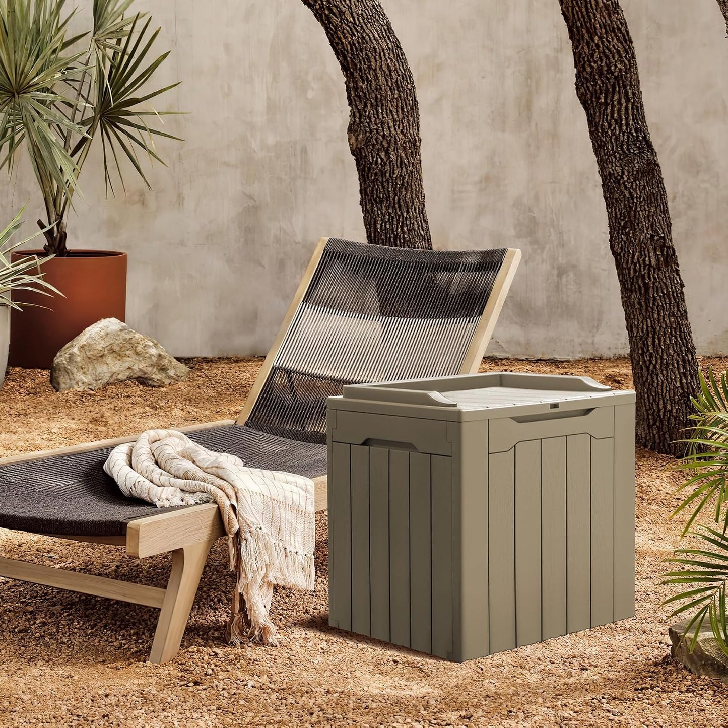 Greesum 31 Gallon Resin Deck Box All Weather Outdoor Storage Boxes for Patio Furniture Set,Outdoor Toys,Garden Tools,Black