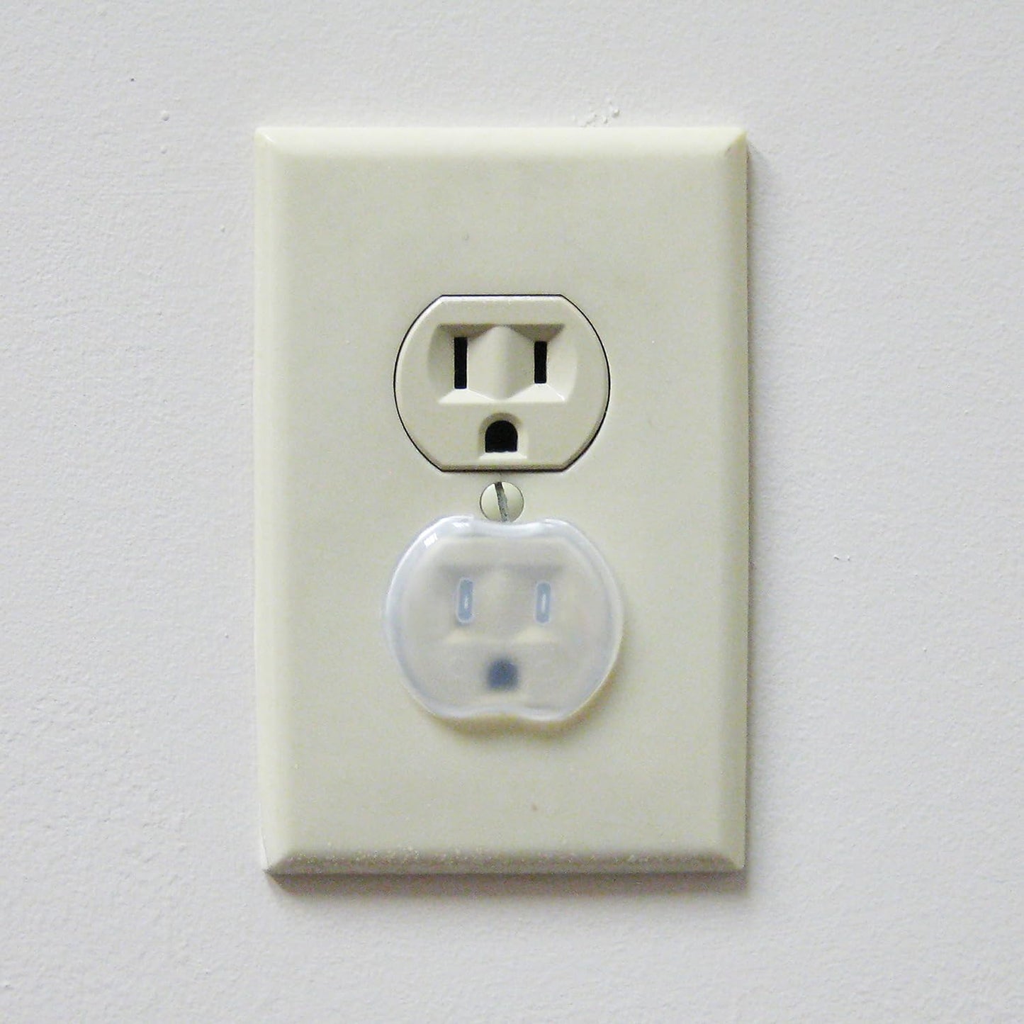 Dreambaby Plastic Baby Safety Outlet Plug Covers - 24 Pack - Outlet Covers Baby Proofing
