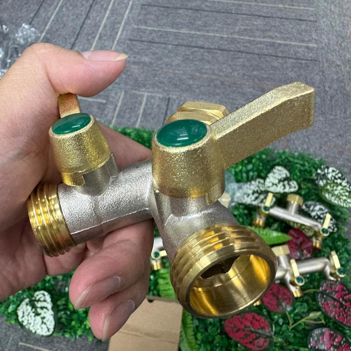 Garden Hose splitter, Heavy Duty Solid Brass Y splitter, Rust Resistant Two-Way Faucet splitter, Frost Resistant Outdoor Hose splitter，Brass Nickel，Extended Metal Handle Valve