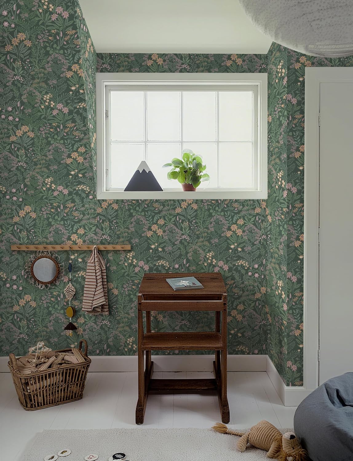 Safiyya Peel and Stick Wallpaper Floral Green and White Leaf Contact Paper for Cabinets 17.3"x 78.7" Self Adhesive Removable Wallpaper for Bathroom Renter Friendly Wall Paper Vinyl Roll
