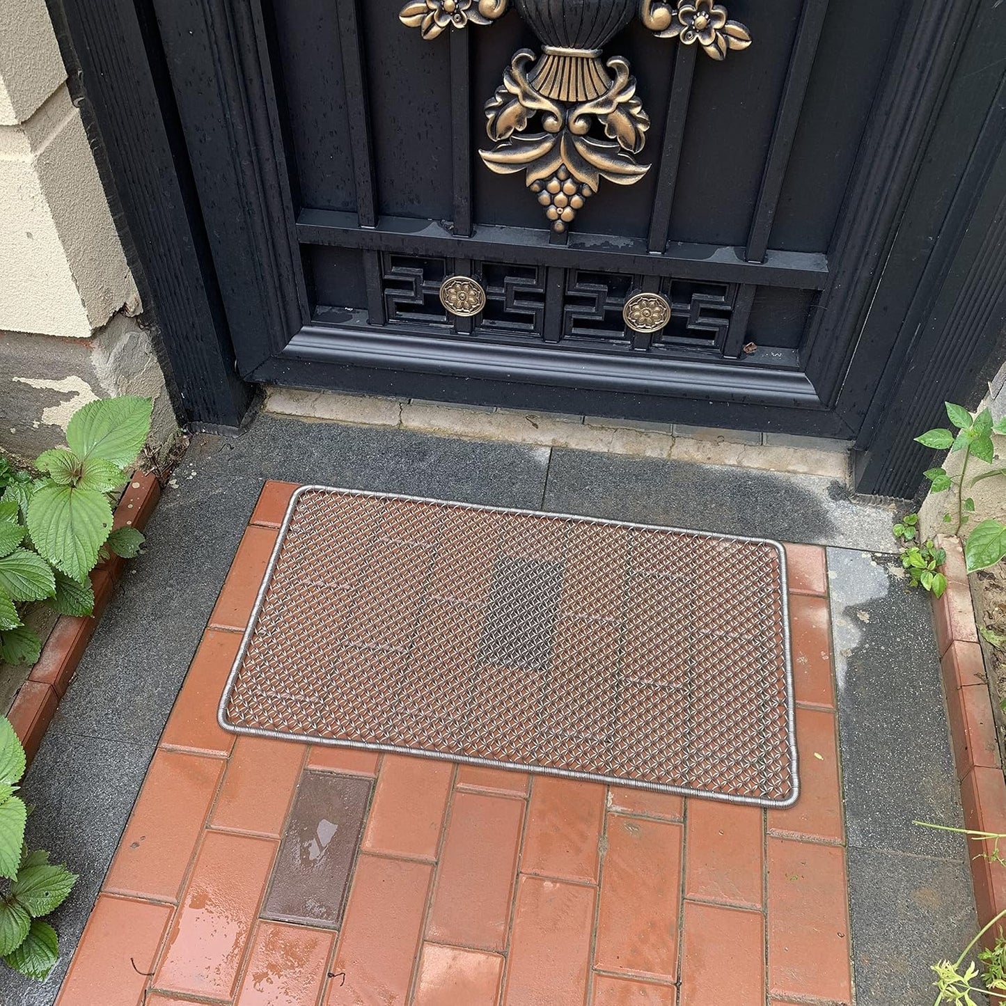 Metal Outdoor Entrance Door Mat, Waterproof, Odorless, Easy to Clean, All-Weather Outdoor Heavy Duty Scraper Door Mats for The Front Door of The House，18.5x31inch