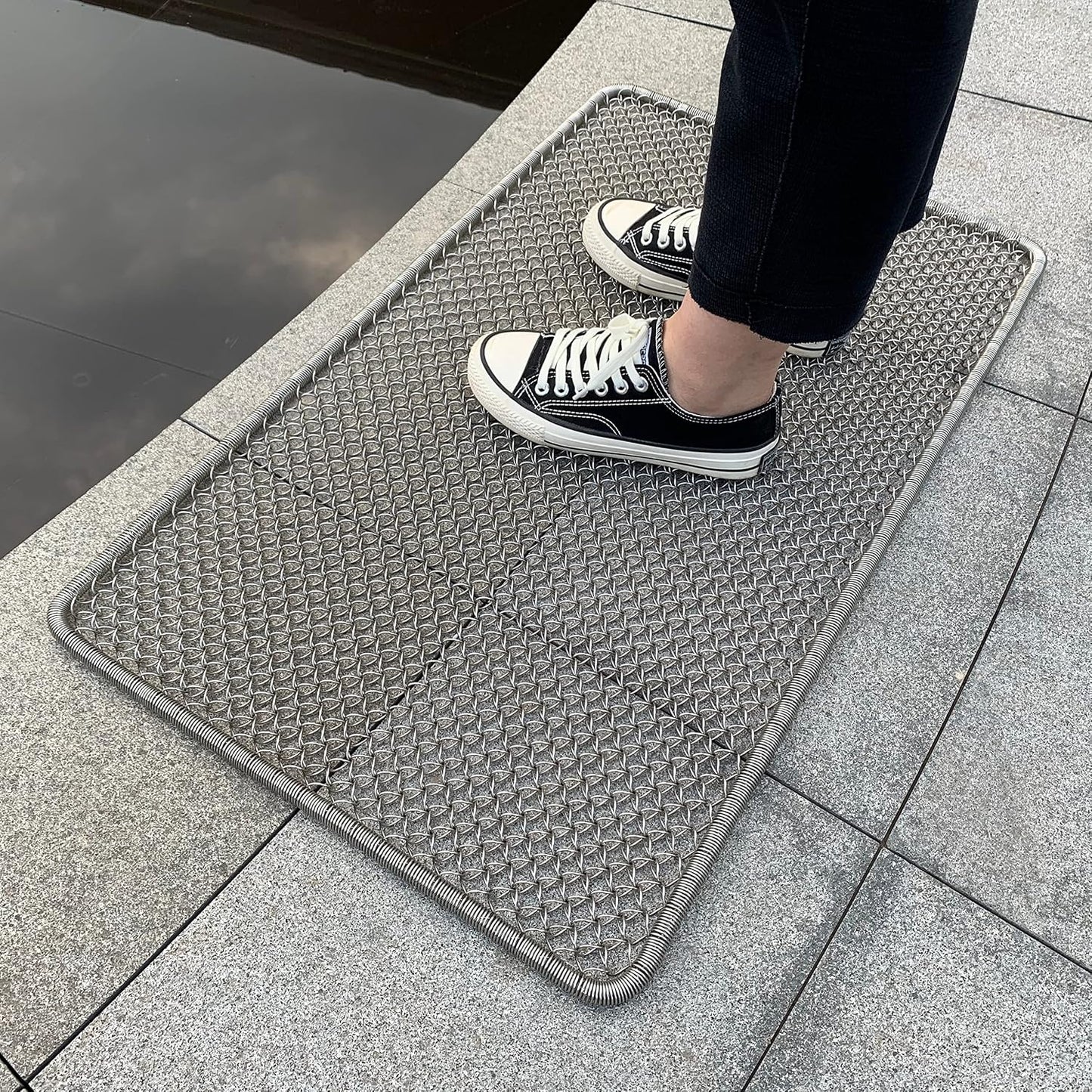 Metal Outdoor Entrance Door Mat, Waterproof, Odorless, Easy to Clean, All-Weather Outdoor Heavy Duty Scraper Door Mats for The Front Door of The House，18.5x31inch